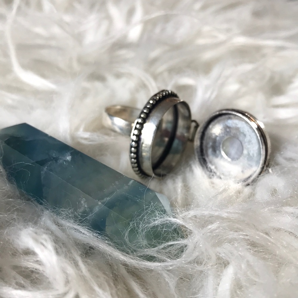 Poison / Pill Box Stash Locket Ring - Picture 6 of 8